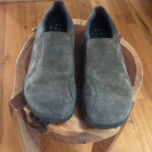 Clark’s gray walking shoe